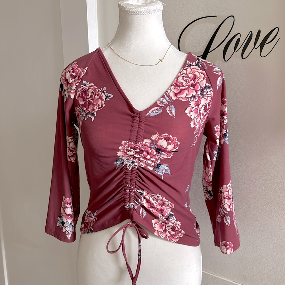 Dusty pink floral adjustable crop top with gathered ruching tie